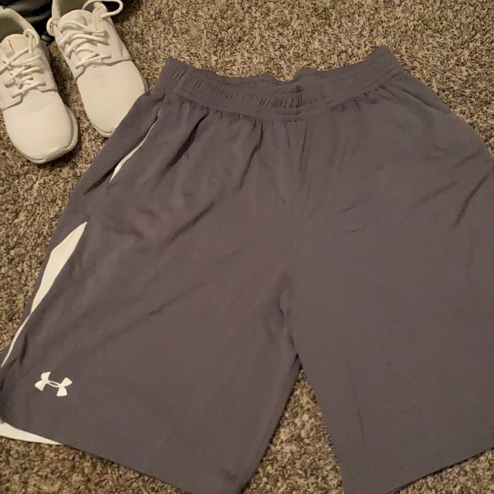Gray under armour shorts size I